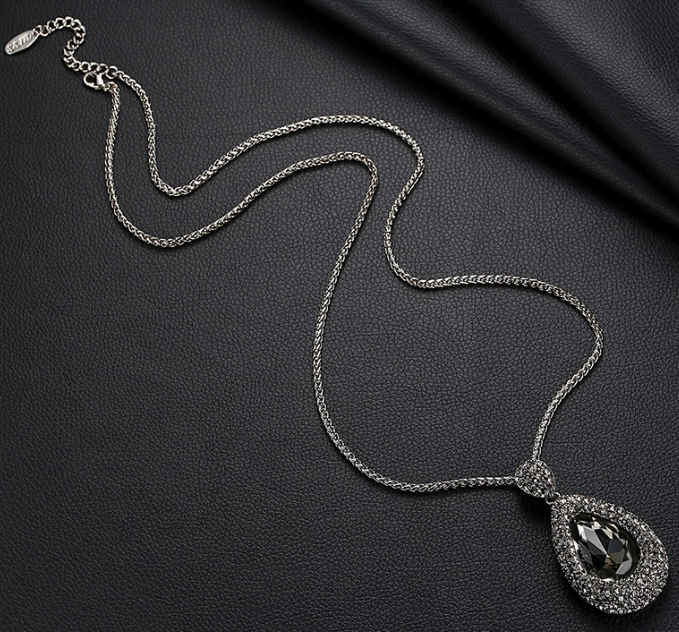 Cheap Price Zinc Alloy Sweater Chain Necklace with Artificial Crystal Pendant