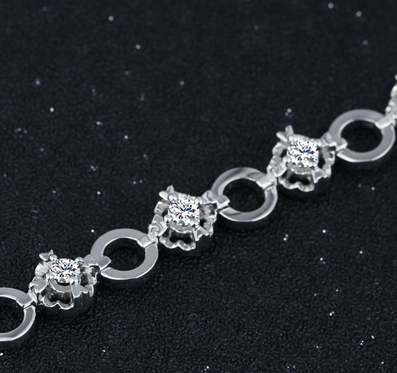 Professional Supplier 18K White Gold Diamonds 4C Bracelet Bangle for Woman