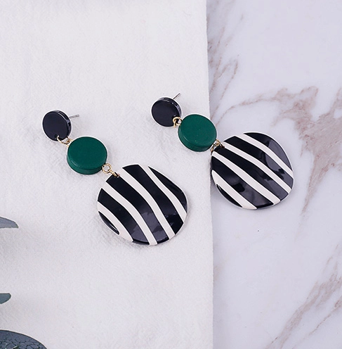 Zinc Alloy PMMA Sandalwood Earring Manufacturer from China