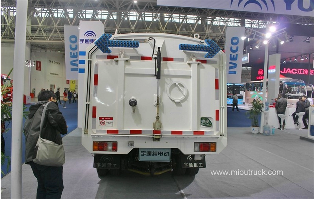 2016年全新68马力电动4X2街道和路面清扫车