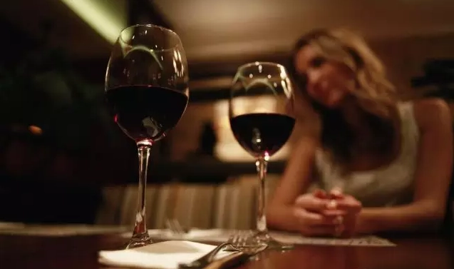 red wine glass