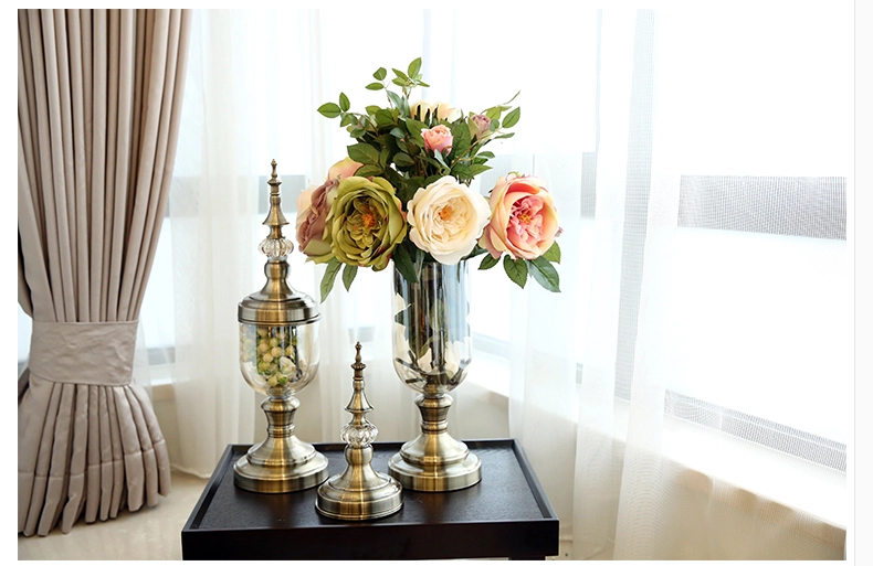Clear glass vase