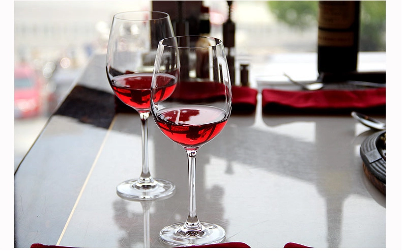 red glasses cups